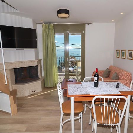 East & West Seaside Apartments Gialtra Dış mekan fotoğraf