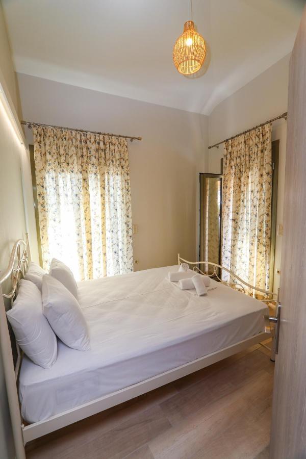East & West Seaside Apartments Gialtra Dış mekan fotoğraf