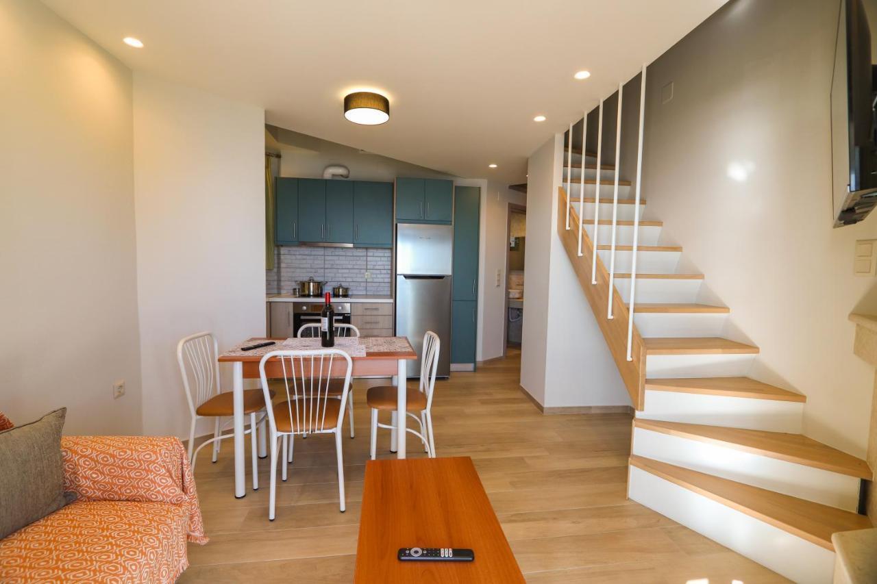 East & West Seaside Apartments Gialtra Dış mekan fotoğraf