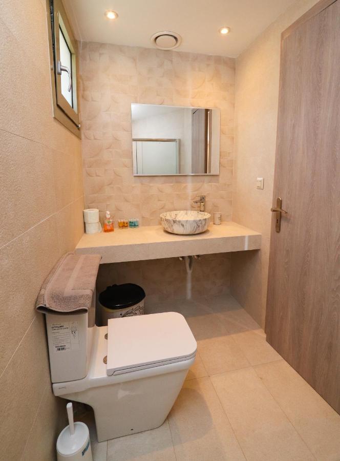 East & West Seaside Apartments Gialtra Dış mekan fotoğraf