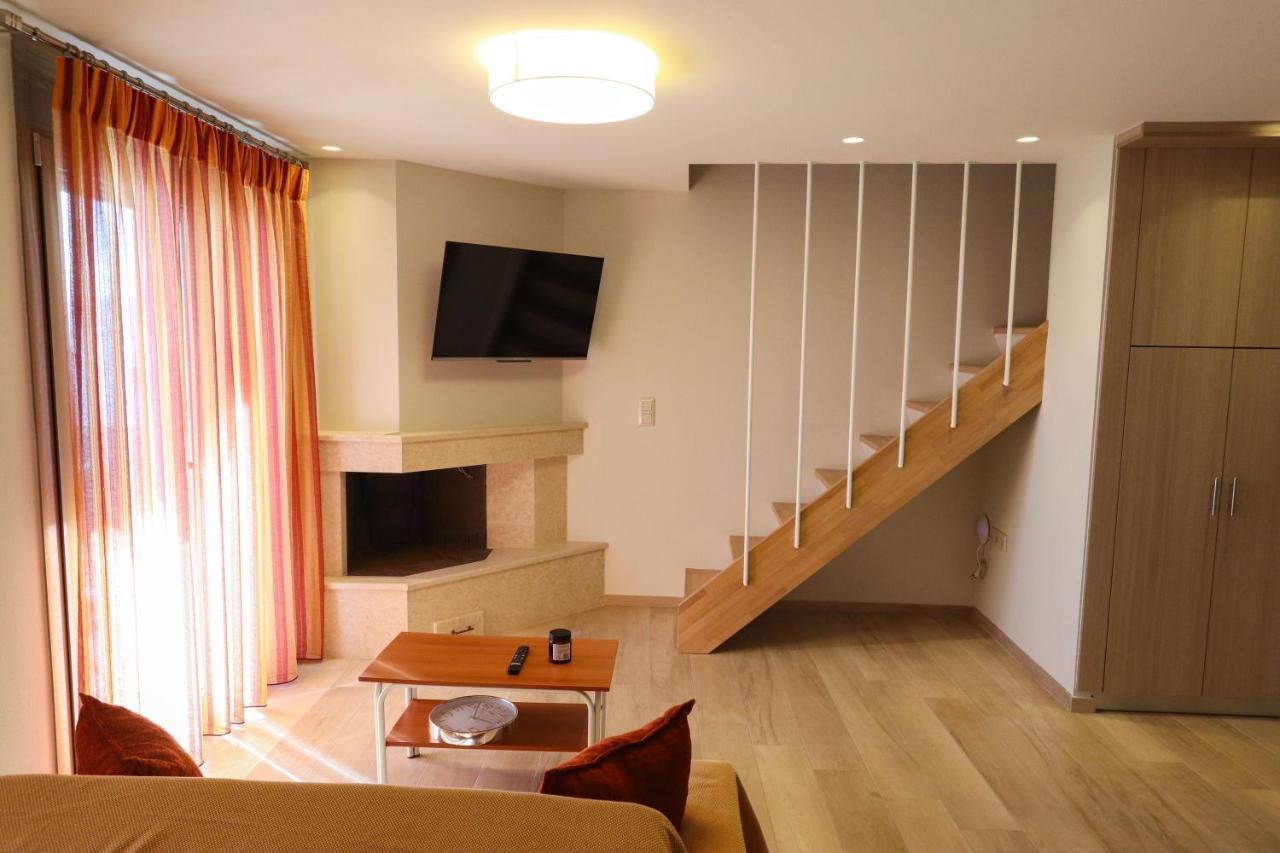 East & West Seaside Apartments Gialtra Dış mekan fotoğraf