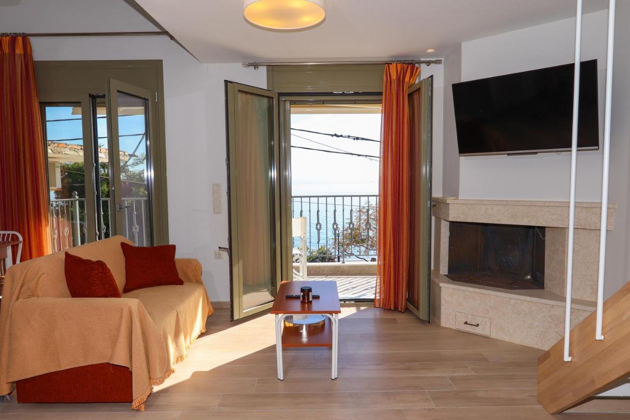 East & West Seaside Apartments Gialtra Dış mekan fotoğraf