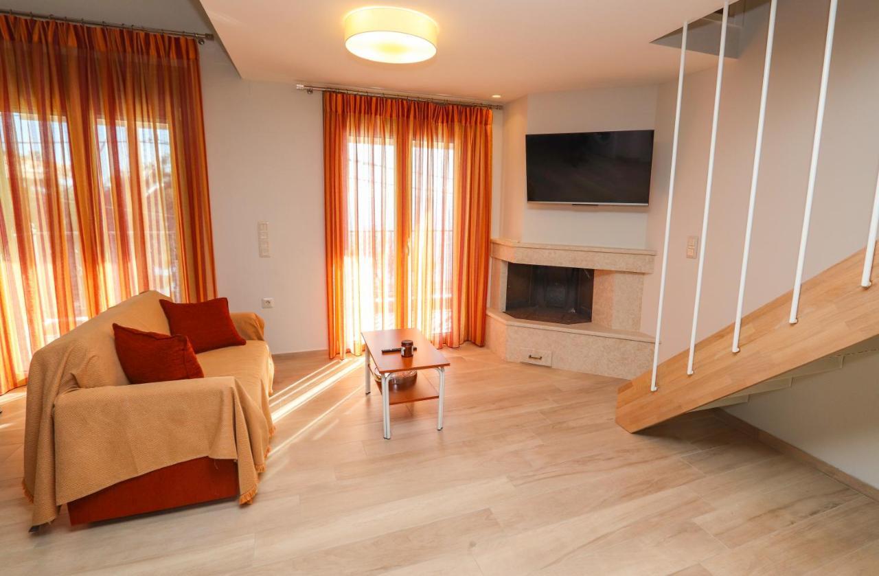 East & West Seaside Apartments Gialtra Dış mekan fotoğraf