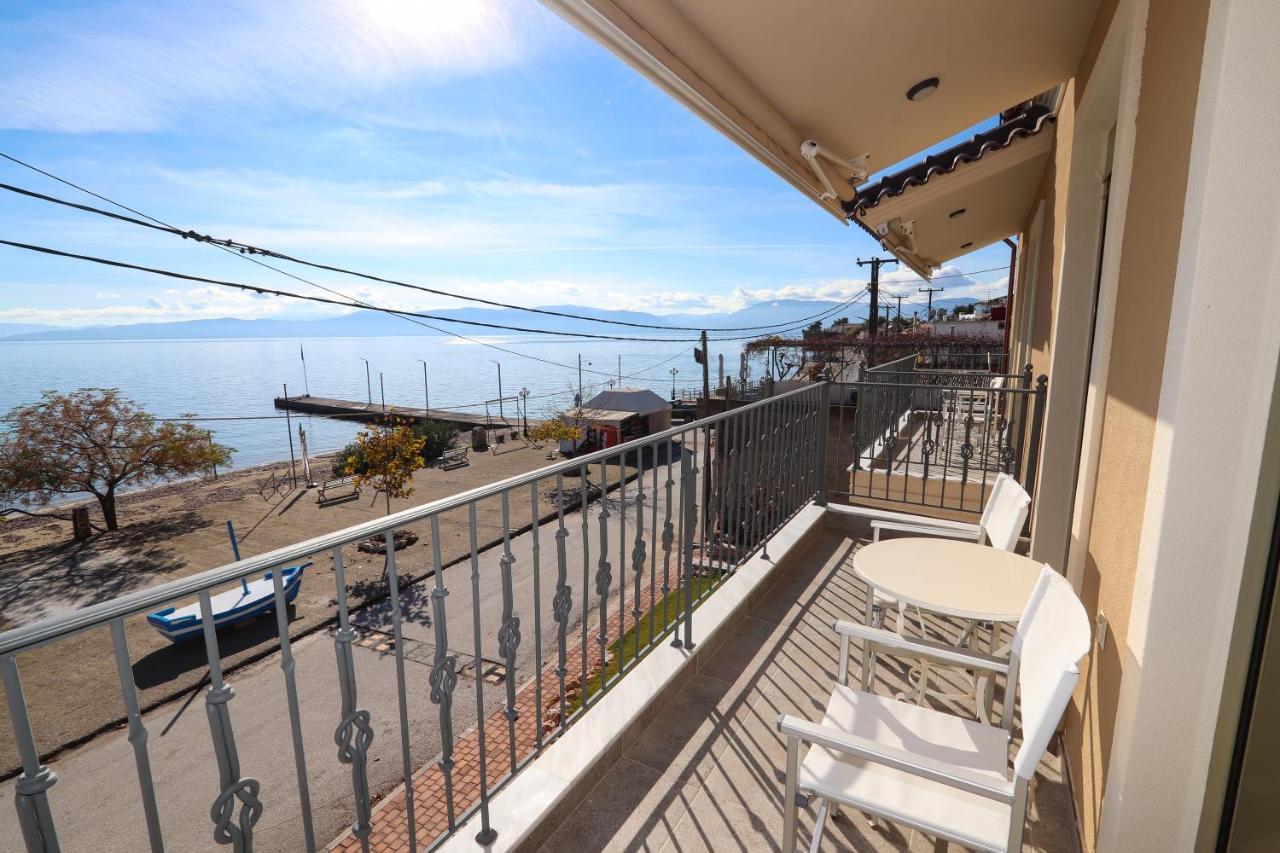 East & West Seaside Apartments Gialtra Dış mekan fotoğraf