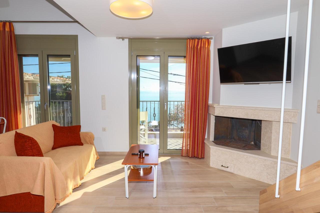 East & West Seaside Apartments Gialtra Dış mekan fotoğraf