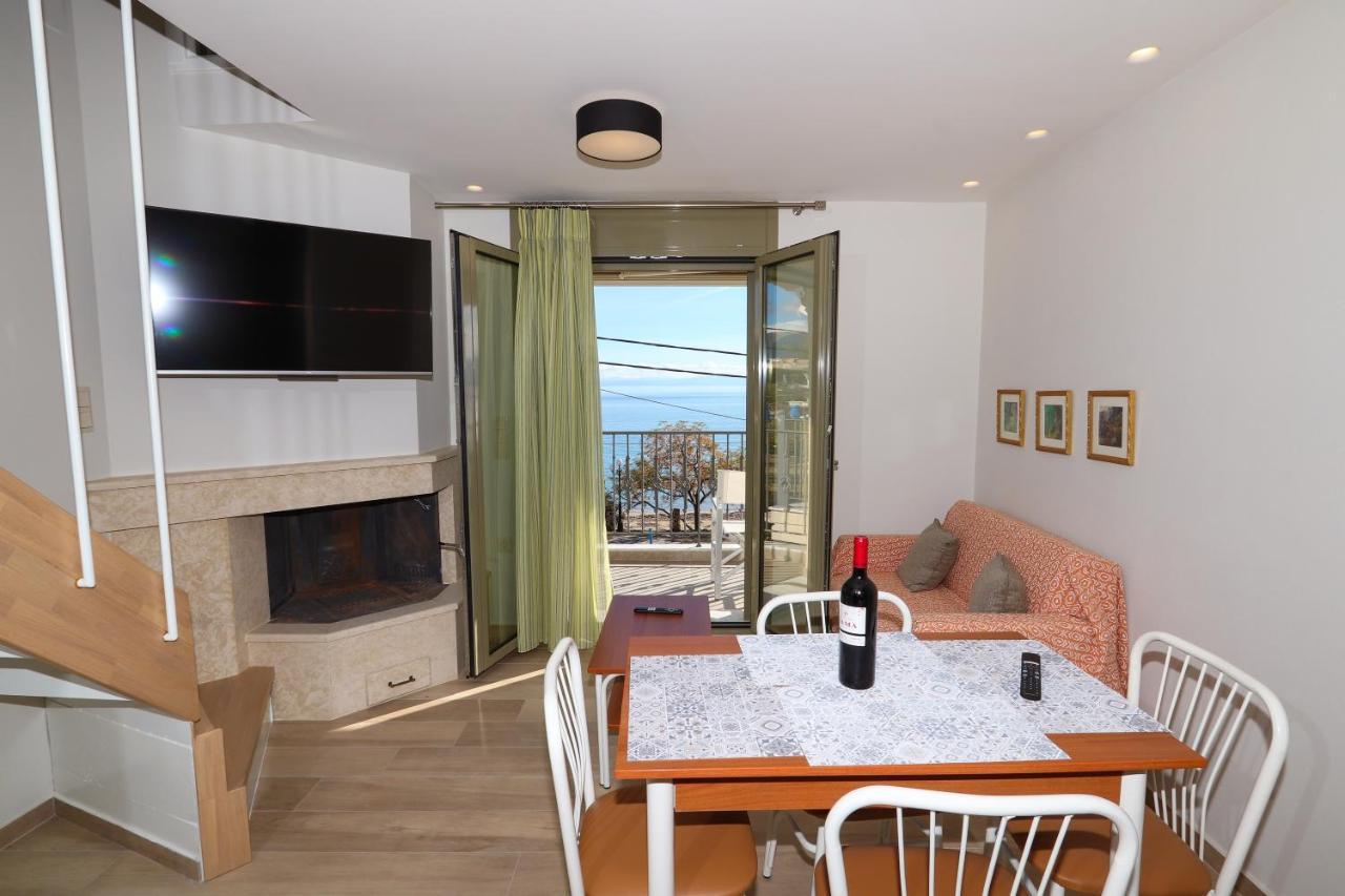 East & West Seaside Apartments Gialtra Dış mekan fotoğraf