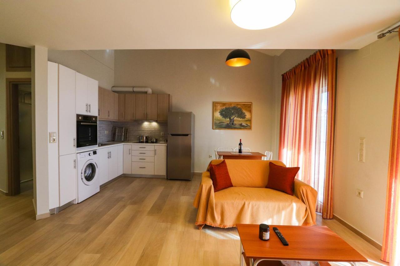 East & West Seaside Apartments Gialtra Dış mekan fotoğraf